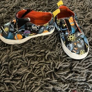 Tom’s boys space shoes size 7